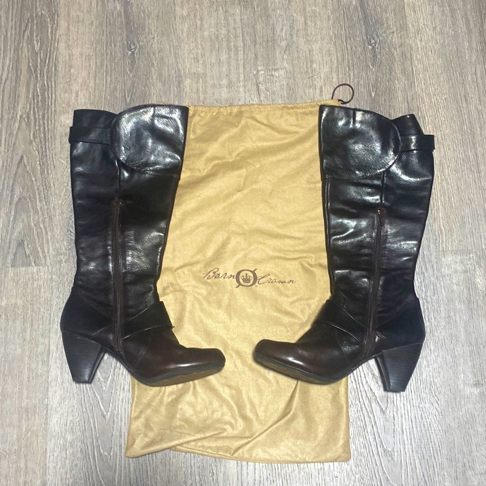 This is Barn Crown size 11/43 Women’s boots used in Great ConditionVery beautifu